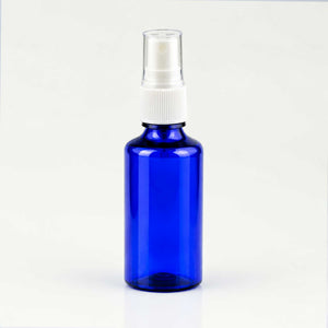Plava PET bočica 50 ml sa belim sprej raspršivačem, grlo 18 mm - 413400 - 424100 | Bazika