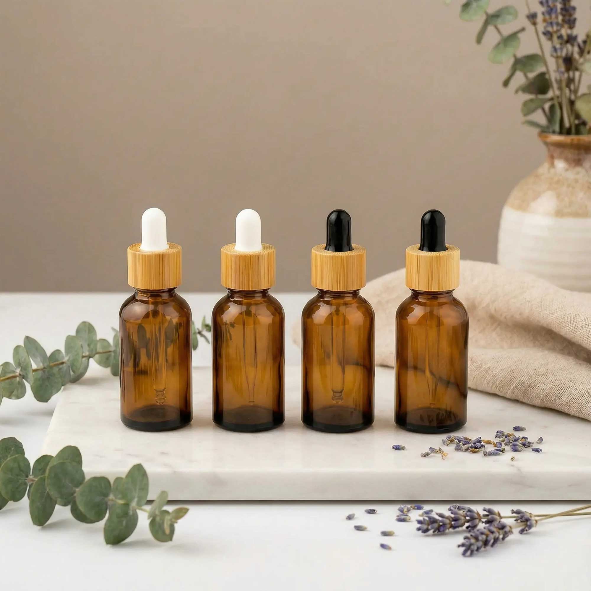 Staklena braon bocica sa bambus pipetom