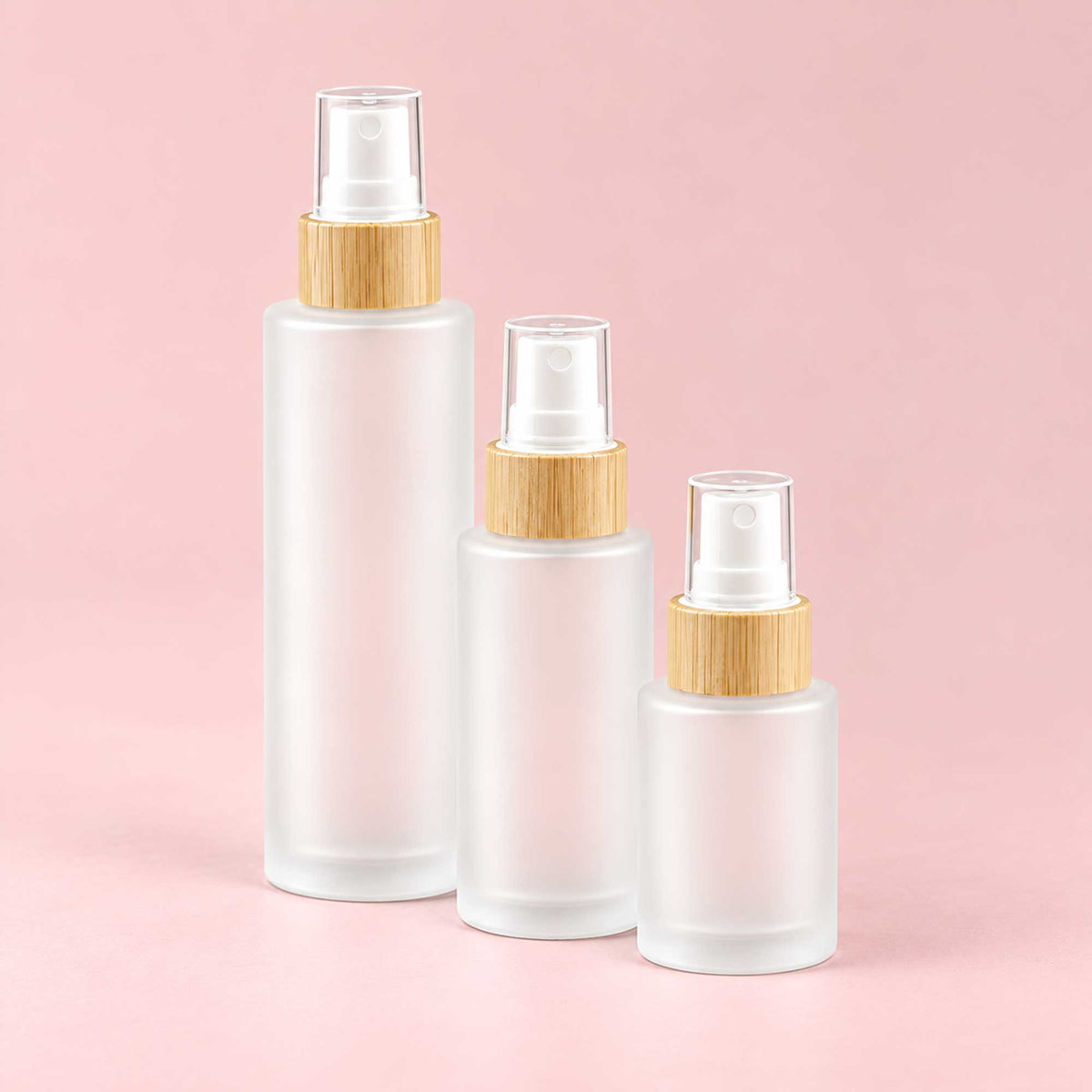 HERA staklena bočica 30-100ml, mat bela (frosted), sa sprej raspršivačem sa bambus prstenom - 428130/230/430 - 429920