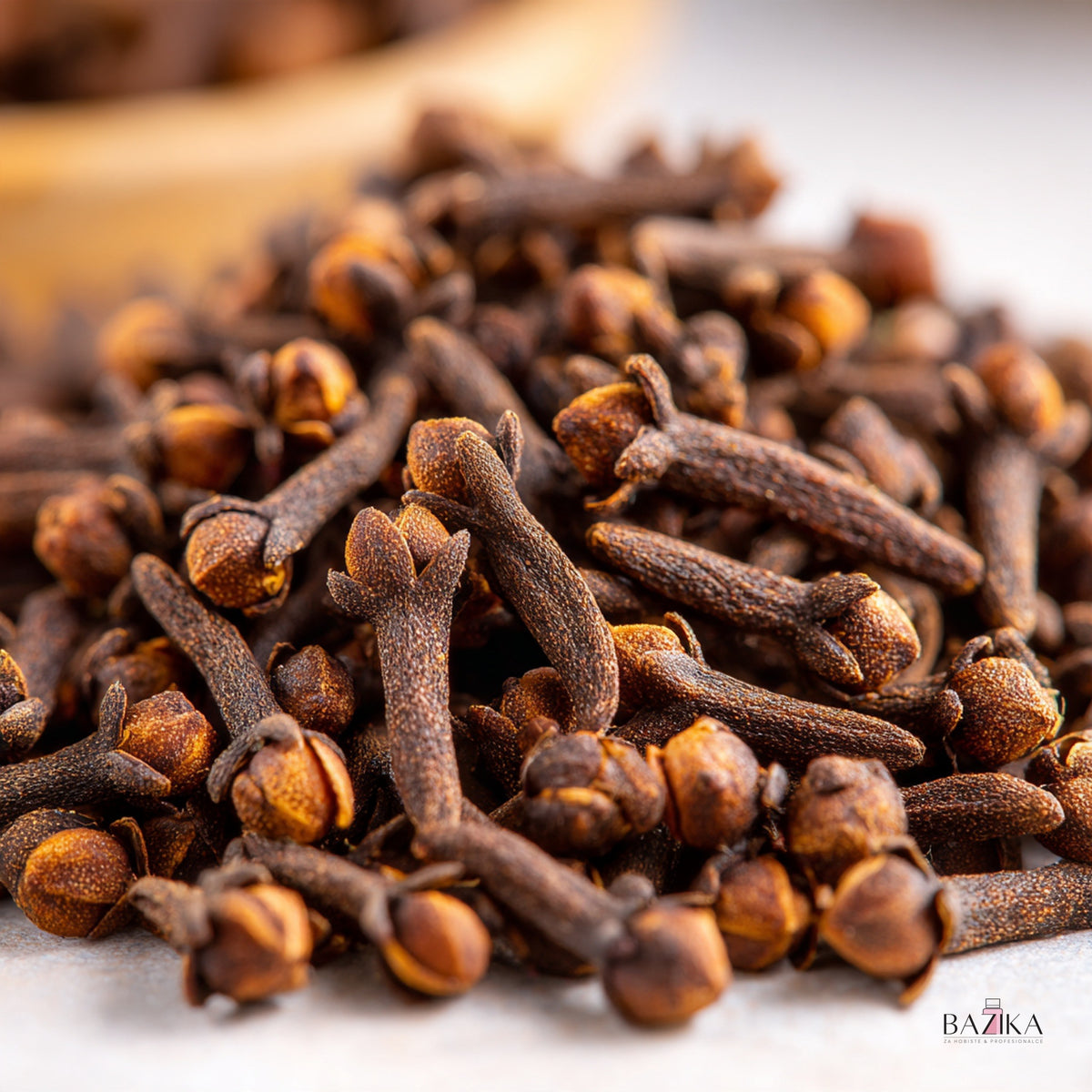 Eterično ulje lista karanfilića (Clove Leaf Oil) (INCI: Eugenia Caryophyllus (Clove) Leaf Oil) – kozmetička sirovina, Bazika.rs
