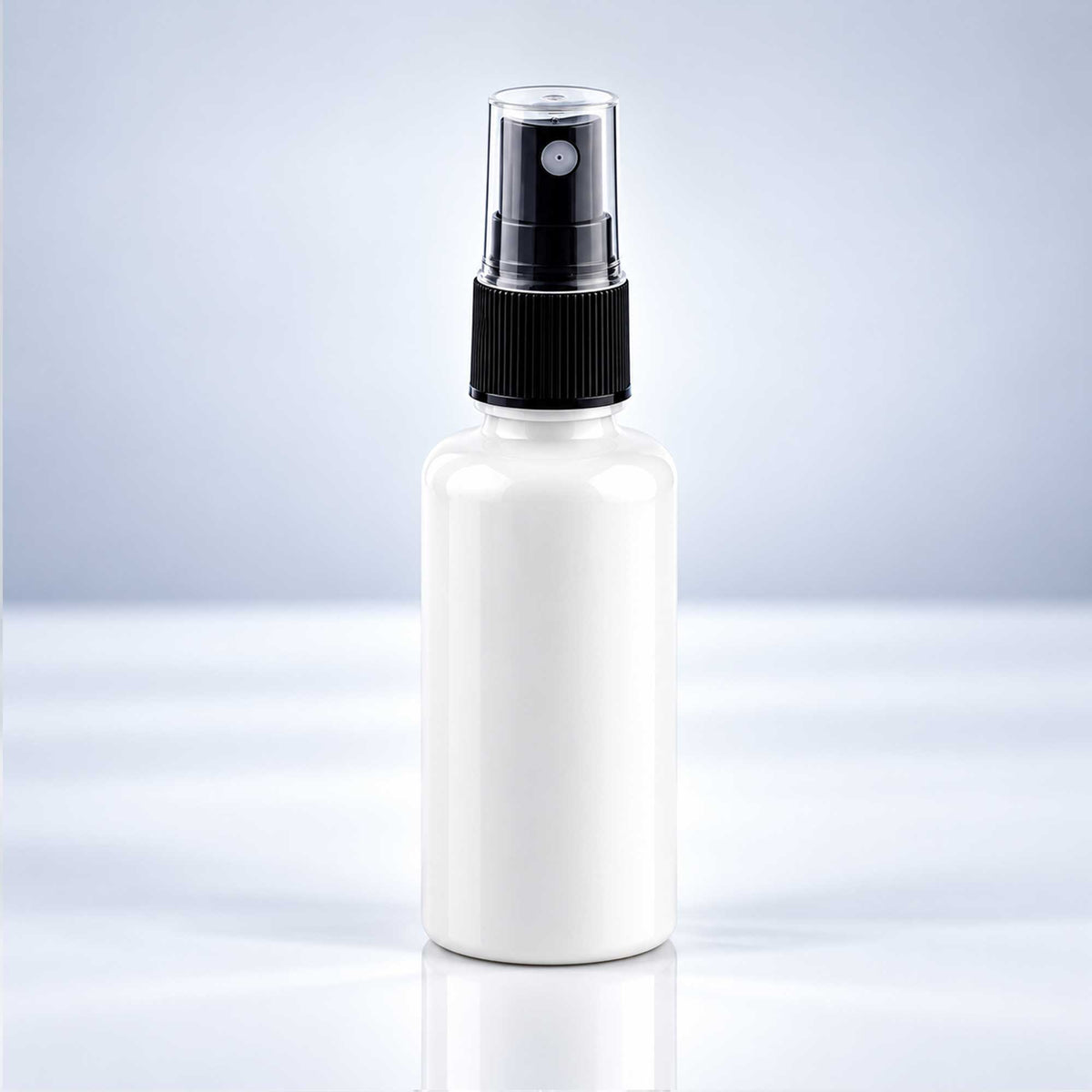 Bela PET bočica 50 ml sa crnim sprej raspršivačem, grlo 18 mm - 413400 - 424110 | Bazika