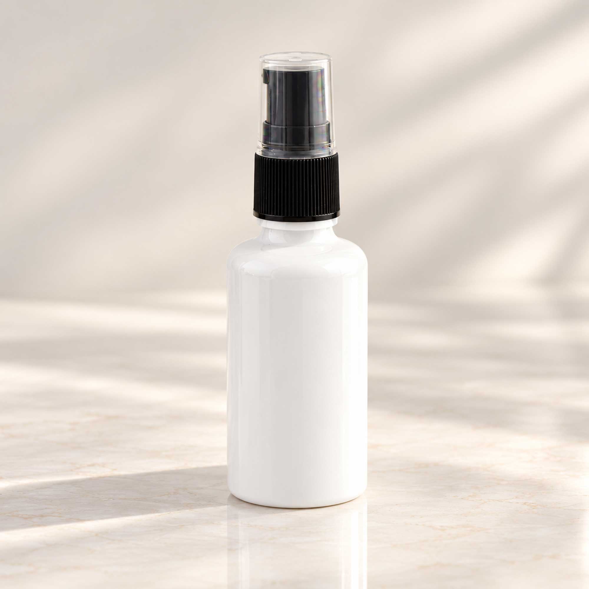 Bela PET bočica 50 ml sa crnom gel-serum pumpicom, grlo 18 mm - 413400 - 425110 | Bazika