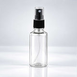 Transparentna PET bočica 50 ml sa crnim sprej raspršivačem, grlo 18 mm - 413400 - 424110 | Bazika