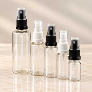 Transparentne PET bočice sa sprej raspršivačem sa prstenom 10–100 ml, grlo 18 mm – beli i crni raspršivač – 424105, 424115 | Bazika