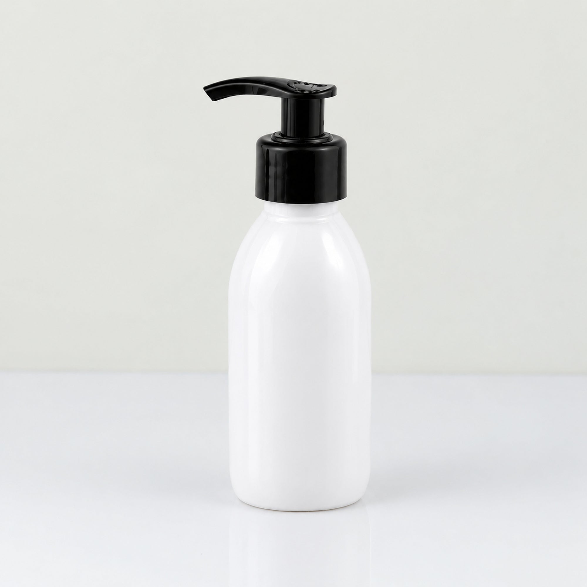 Bela PET boca za sirup sa crnom pumpicom dozatorom A 28/410, crni prsten - 448505 | Bazika