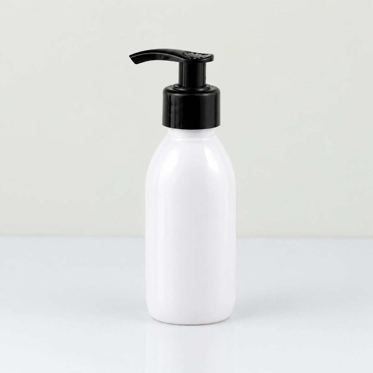 Bela PET boca za sirup sa crnom pumpicom dozatorom A 28/410, crni prsten - 448505 | Bazika